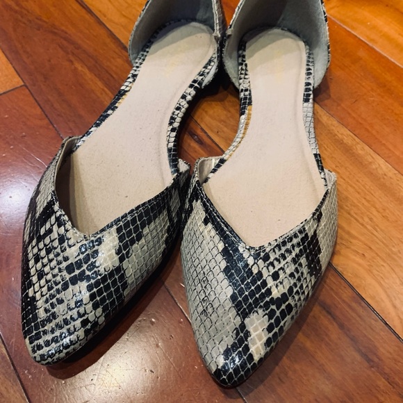 Snakeskin flats - NEW never worn - sz: 8 - Picture 1 of 2